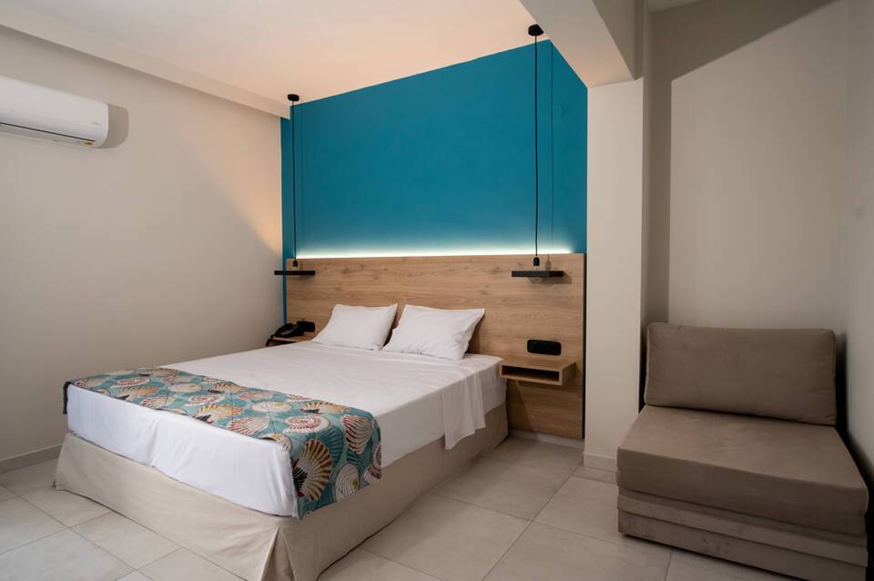 Mythic Summer Hotel  4