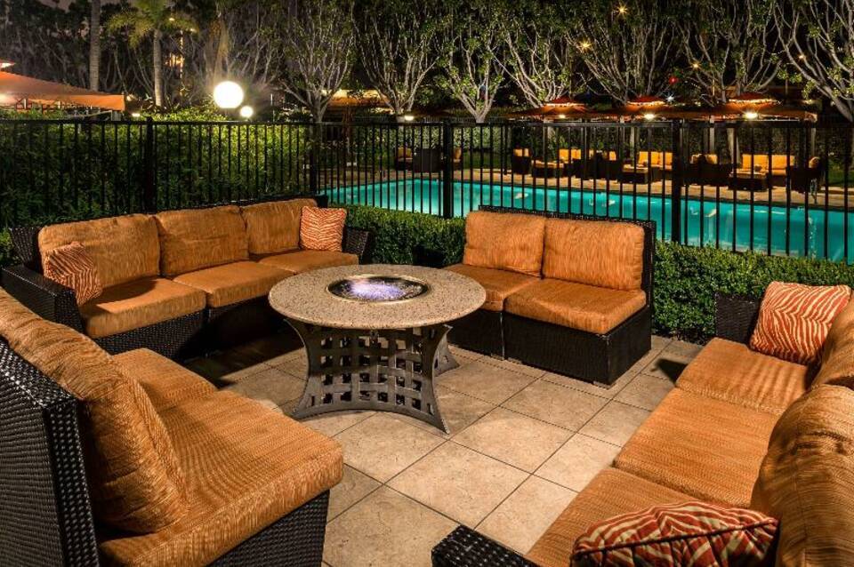 DoubleTree by Hilton Hotel Carson 4