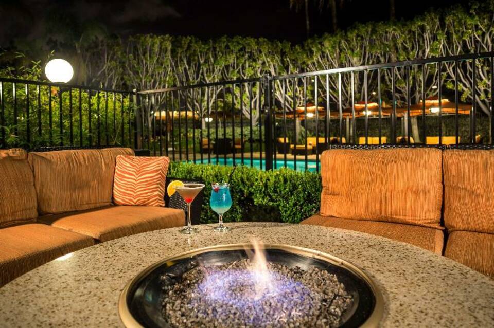 DoubleTree by Hilton Hotel Carson 5