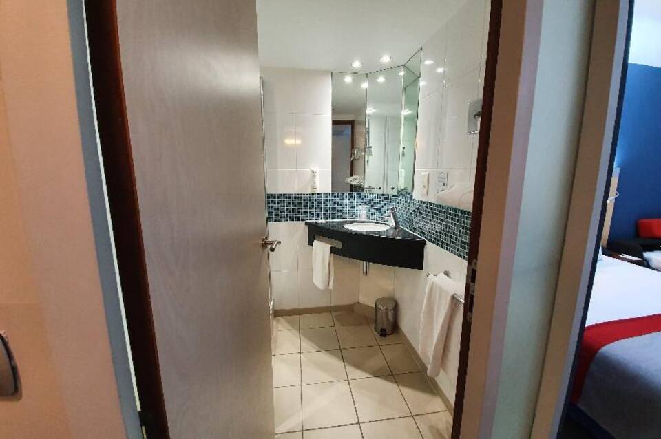 Holiday Inn Express Paris - Canal de la Vilette 5
