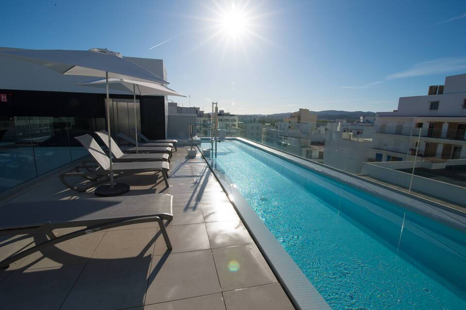M. Hotel 1