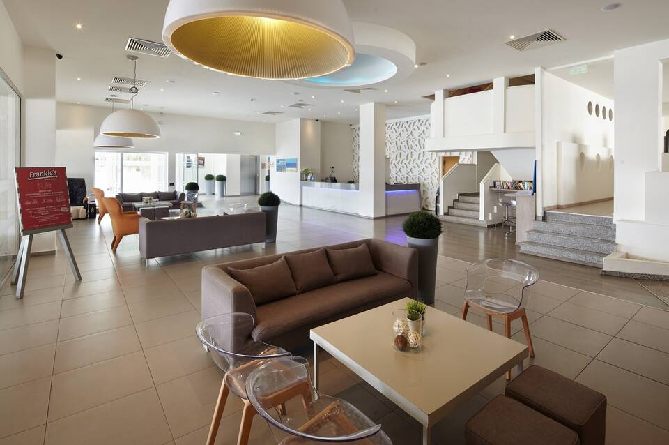 MelpoAntia Luxury Apartments & Suites 3