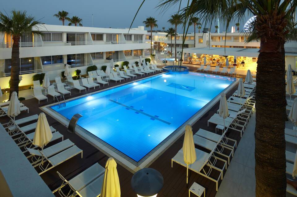 MelpoAntia Luxury Apartments & Suites 4