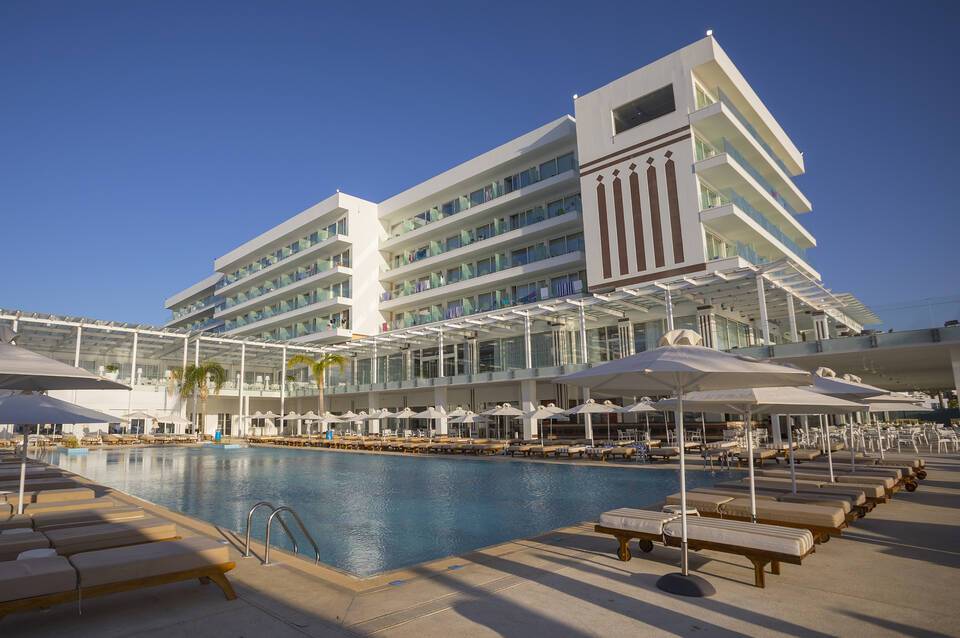 Constantinos The Great Beach Hotel 4