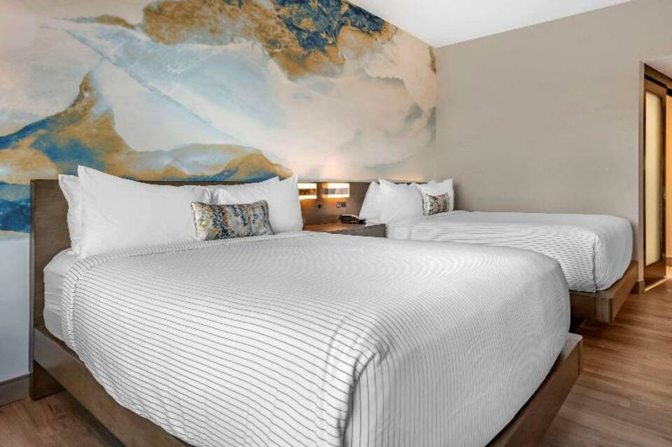 Cambria Hotel Orlando Airport 2