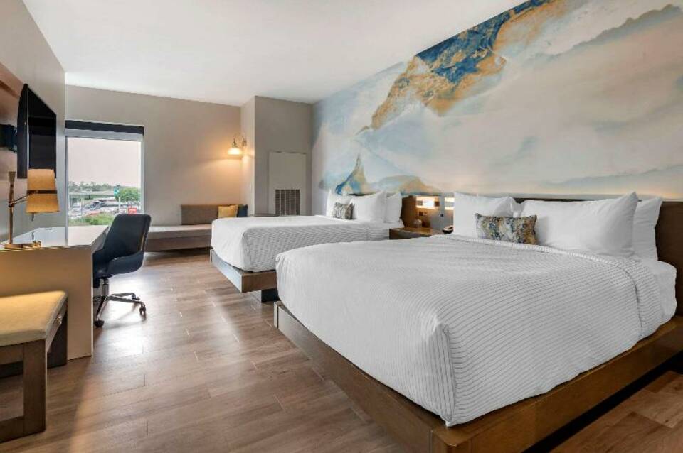 Cambria Hotel Orlando Airport 3