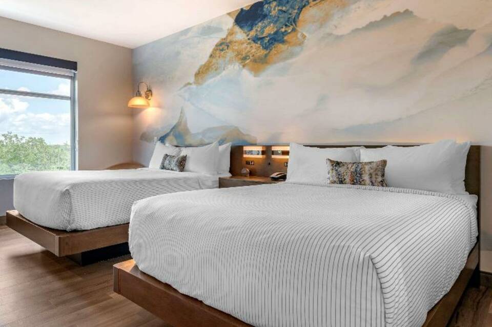 Cambria Hotel Orlando Airport 5