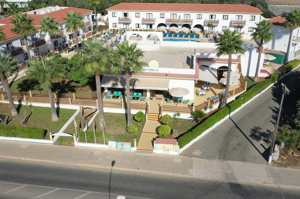 Cosmelenia Hotel & Apartments 2