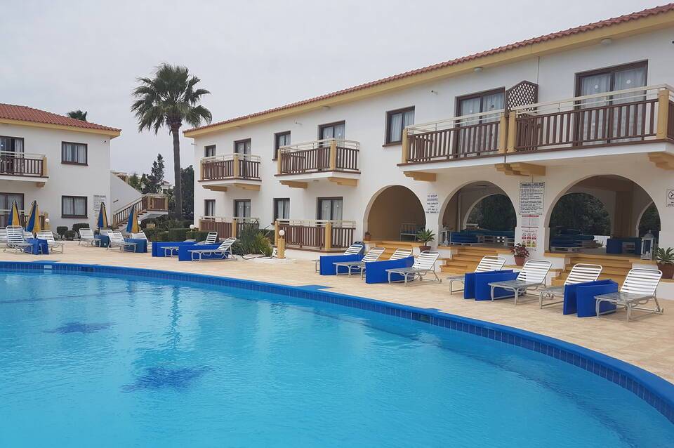 Cosmelenia Hotel & Apartments 3