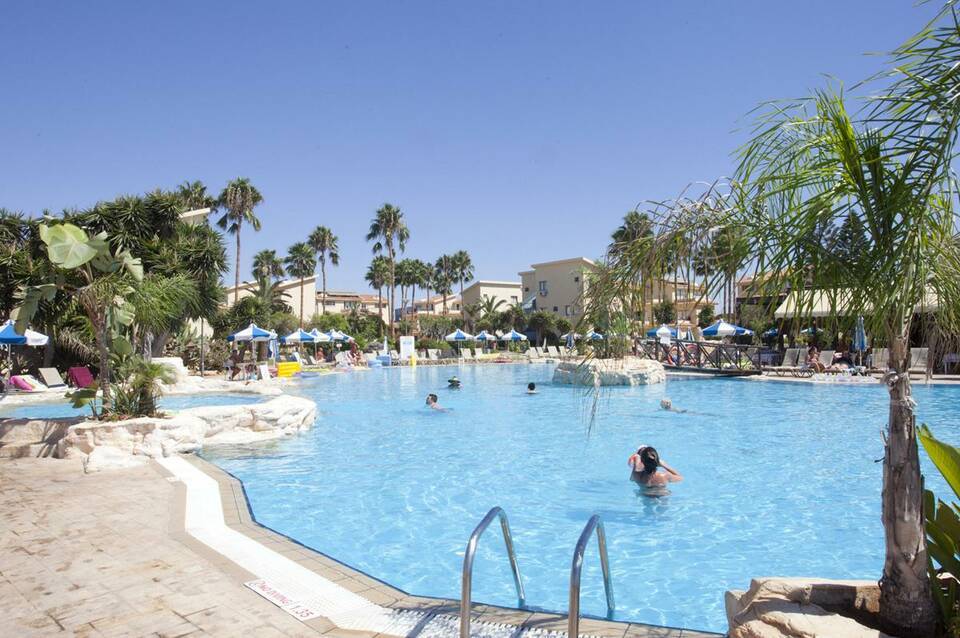 The Makronisos Holiday Village 4