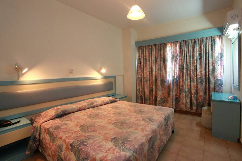 The Makronisos Holiday Village 5