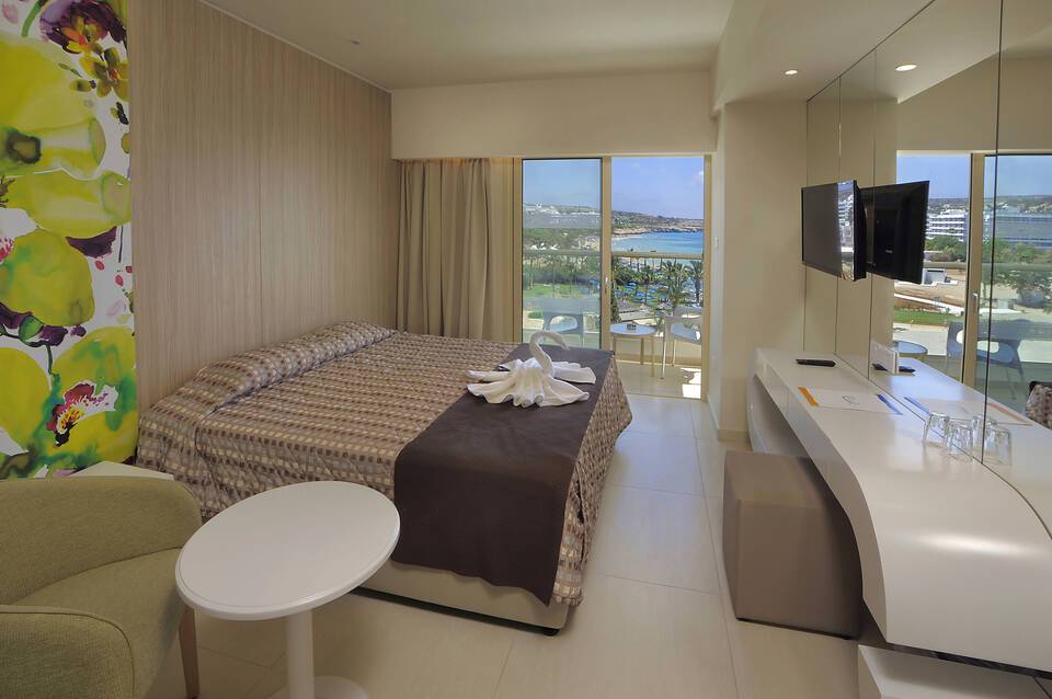 Nelia Beach Hotel 4