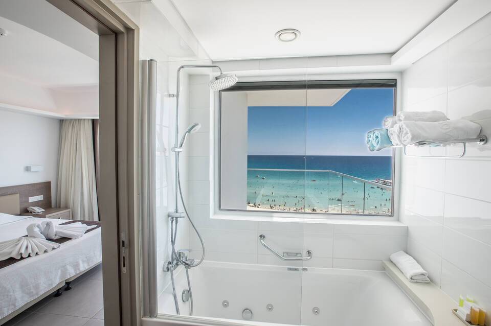 Vassos Nissi Plage Hotel 1