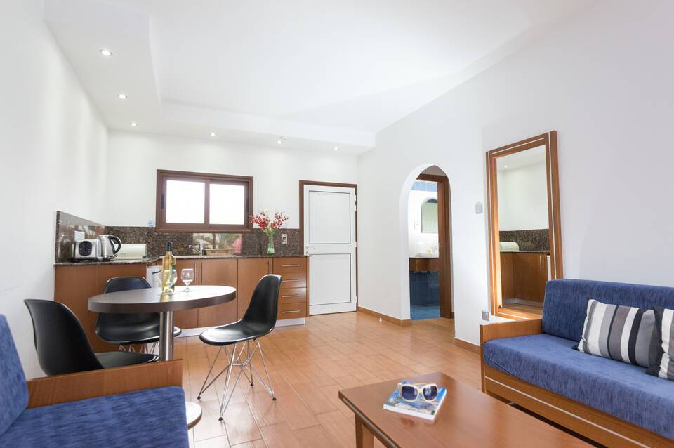 Loutsiana Hotel Apts 4