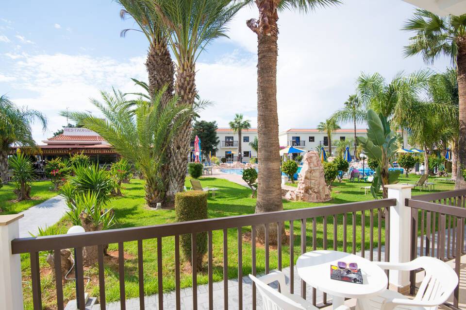 Loutsiana Hotel Apts 5
