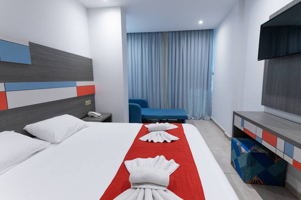 Nicholas Color Hotel 3