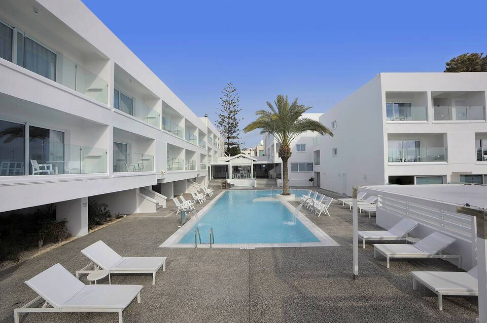 Liquid Hotel Apartments 3