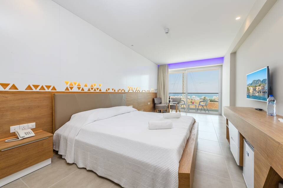 Tasia Maris Seasons Hotel 3