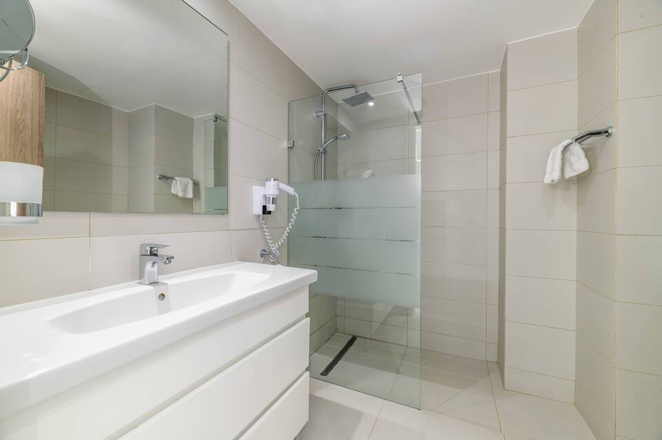 Tasia Maris Sands Hotel 1