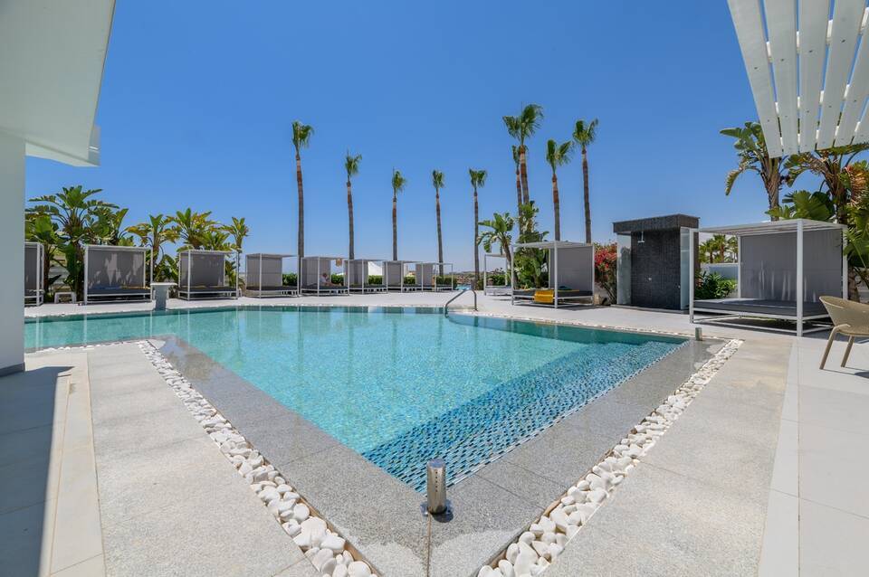 Tasia Maris Sands Hotel 2