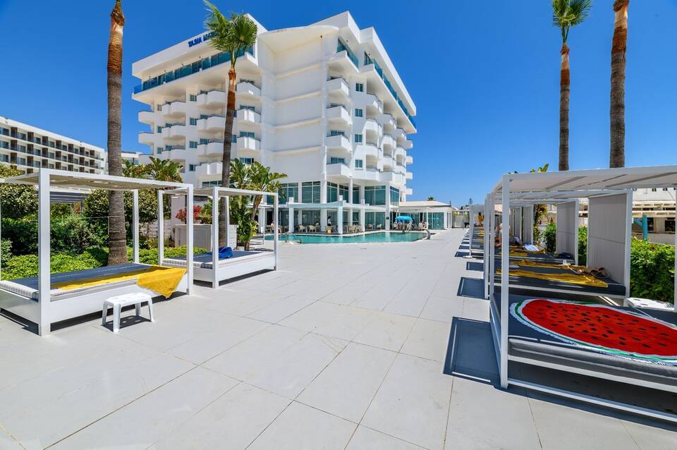 Tasia Maris Sands Hotel 5