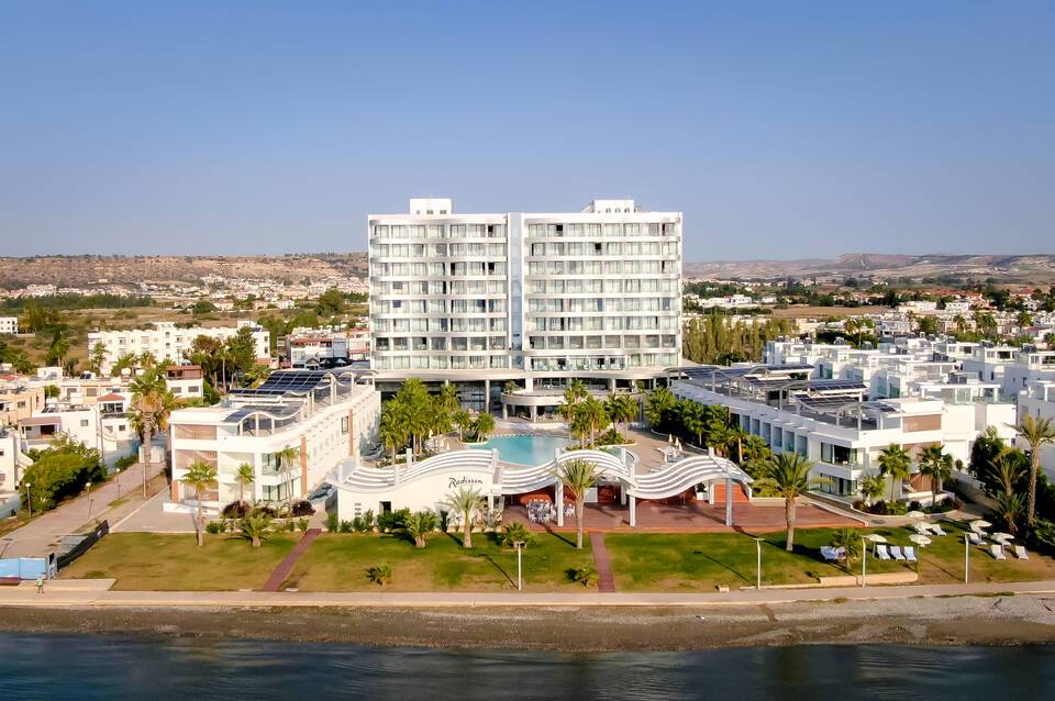 Radisson  Beach Resort Larnaca 2