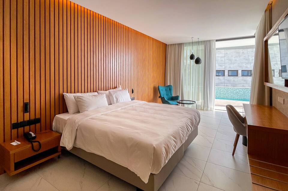 Radisson  Beach Resort Larnaca 4