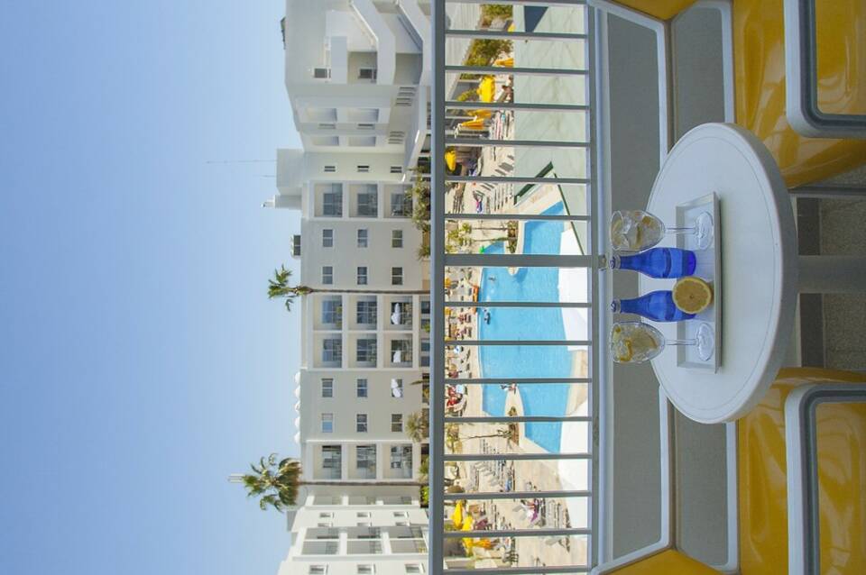 Mayfair Hotel 3