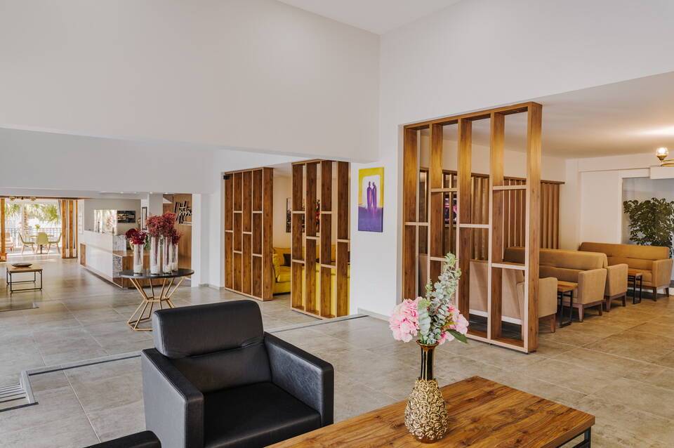 Uptown Büyük Andolu Girne Hotel 5