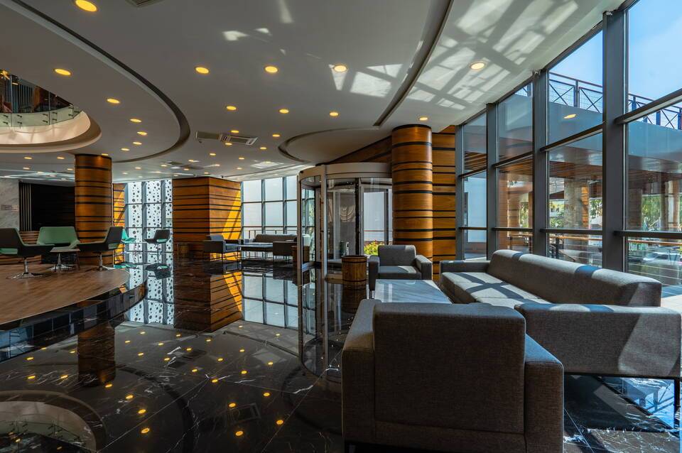 Novel Centre Point Hotel 3