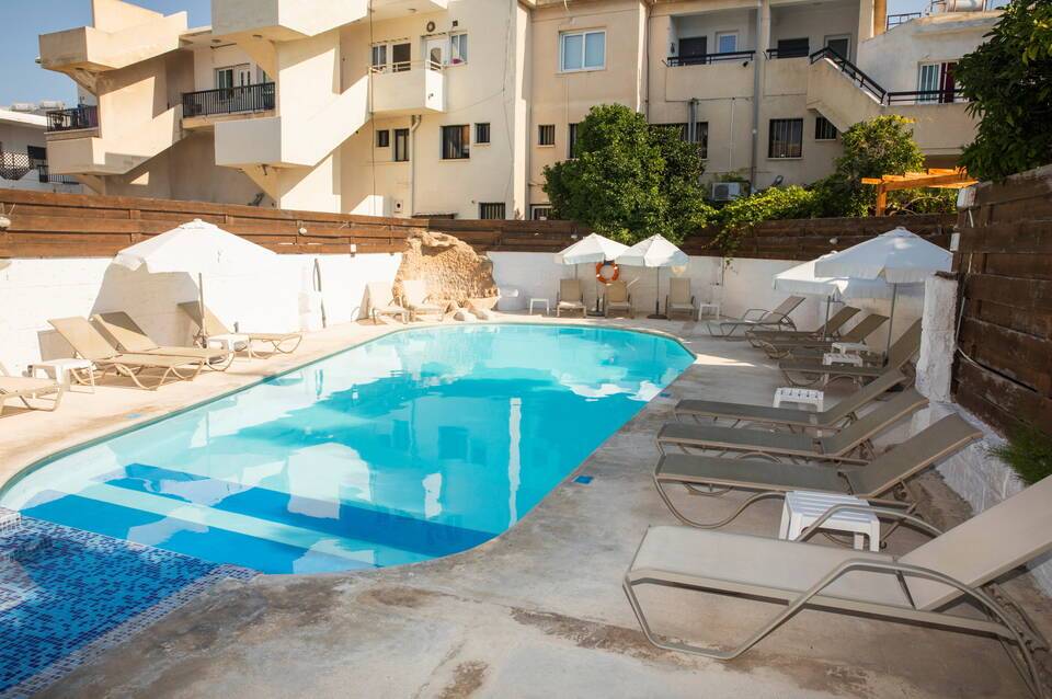 Alecos Hotel Apartments 4