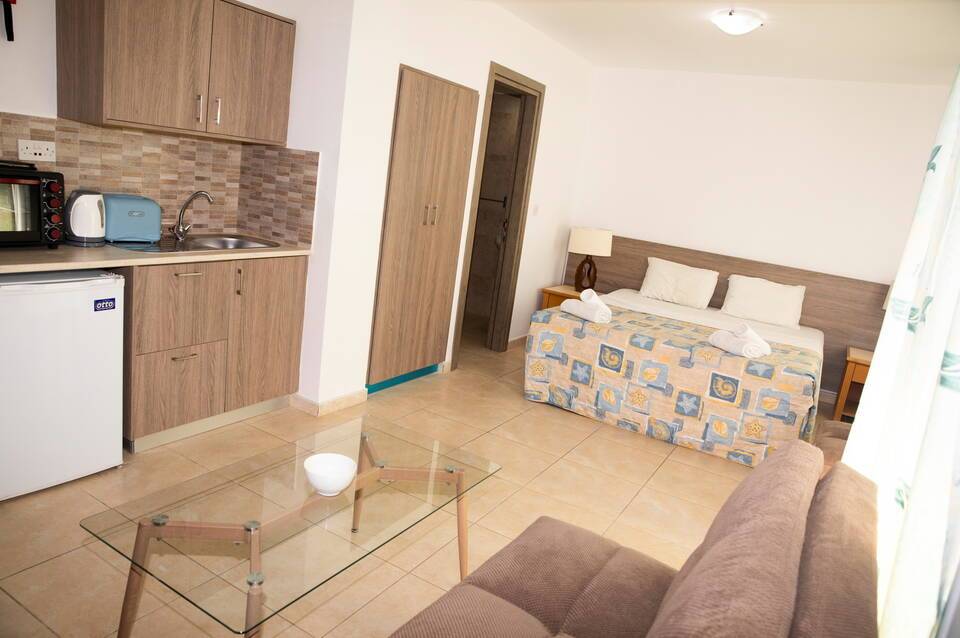 Alecos Hotel Apartments 5