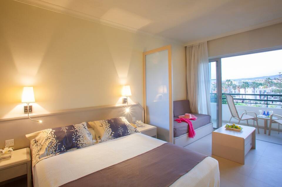Imperial Island Resort by Louis Hotels 4