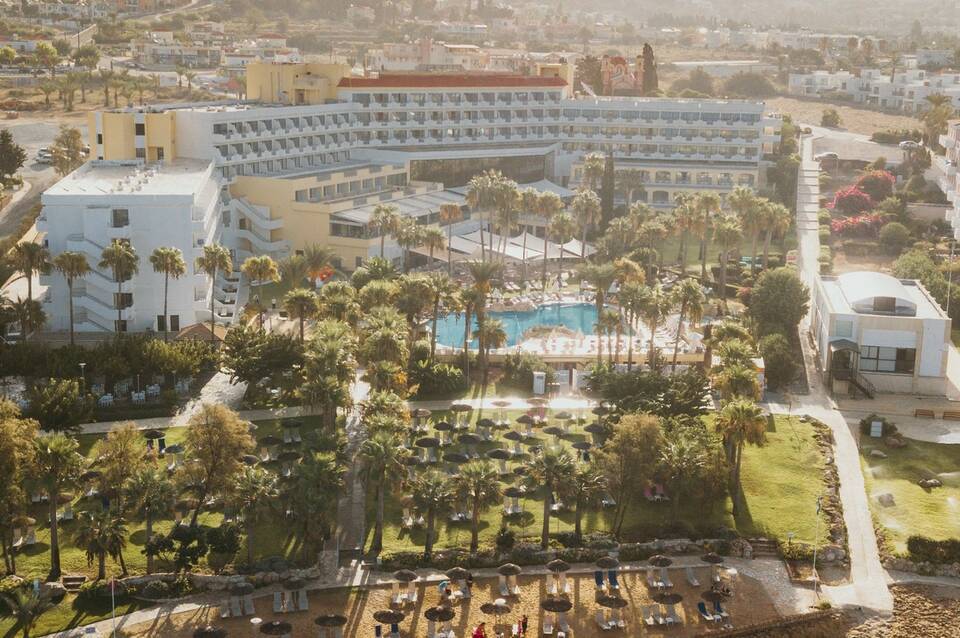 St. George Beach Hotel & Spa Resort 2