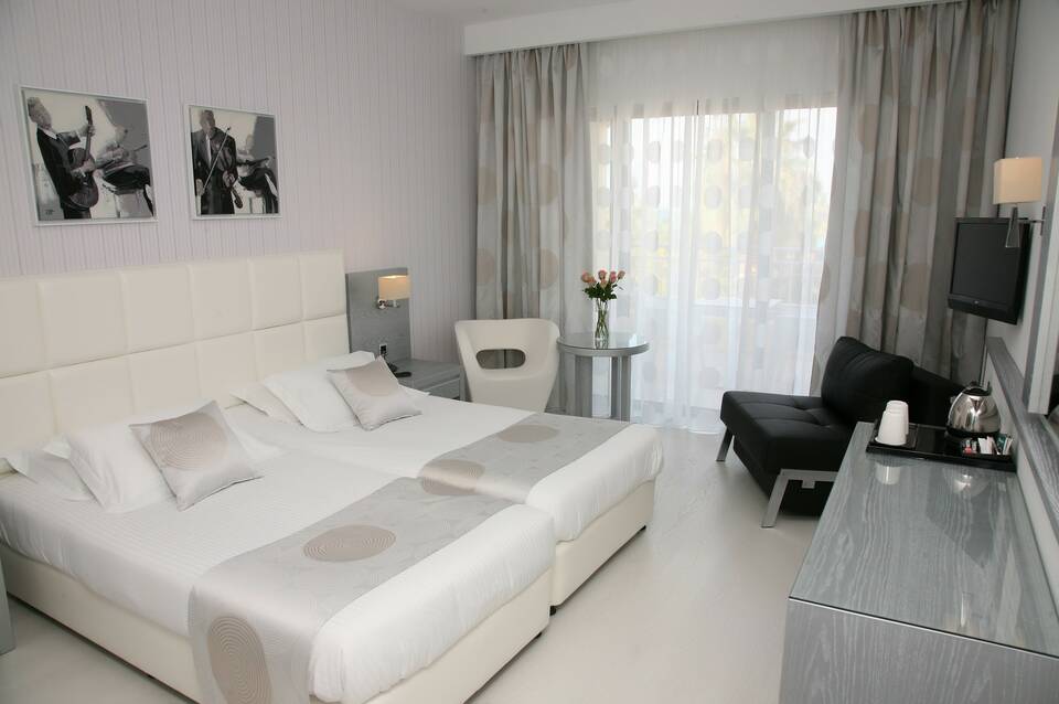 St. George Beach Hotel & Spa Resort 5