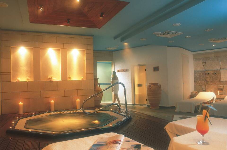 Paphos Gardens Holiday Resort 4