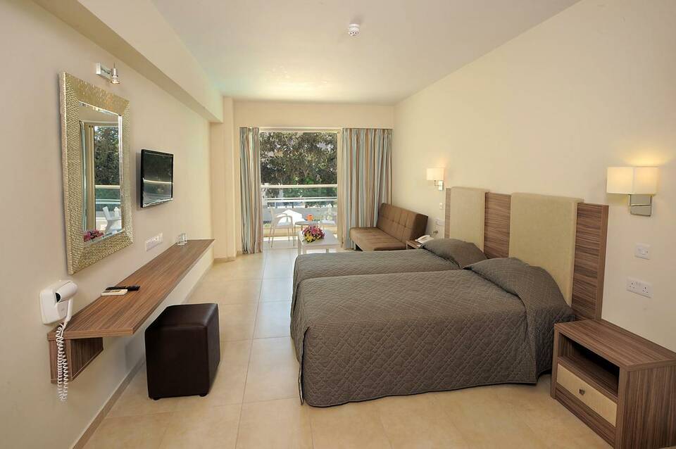 Nelia Gardens Hotel 3
