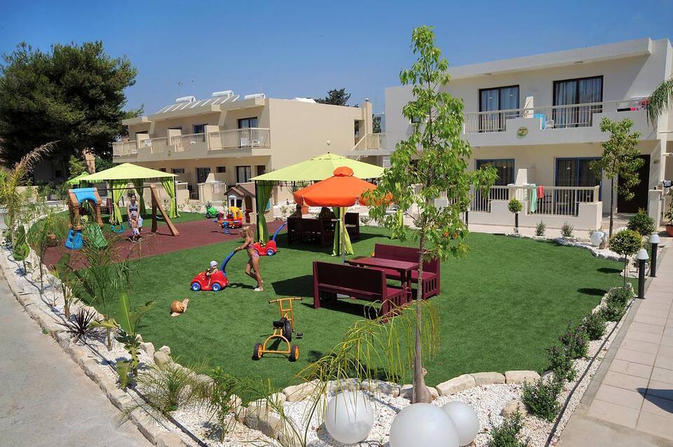 Nelia Gardens Hotel 4