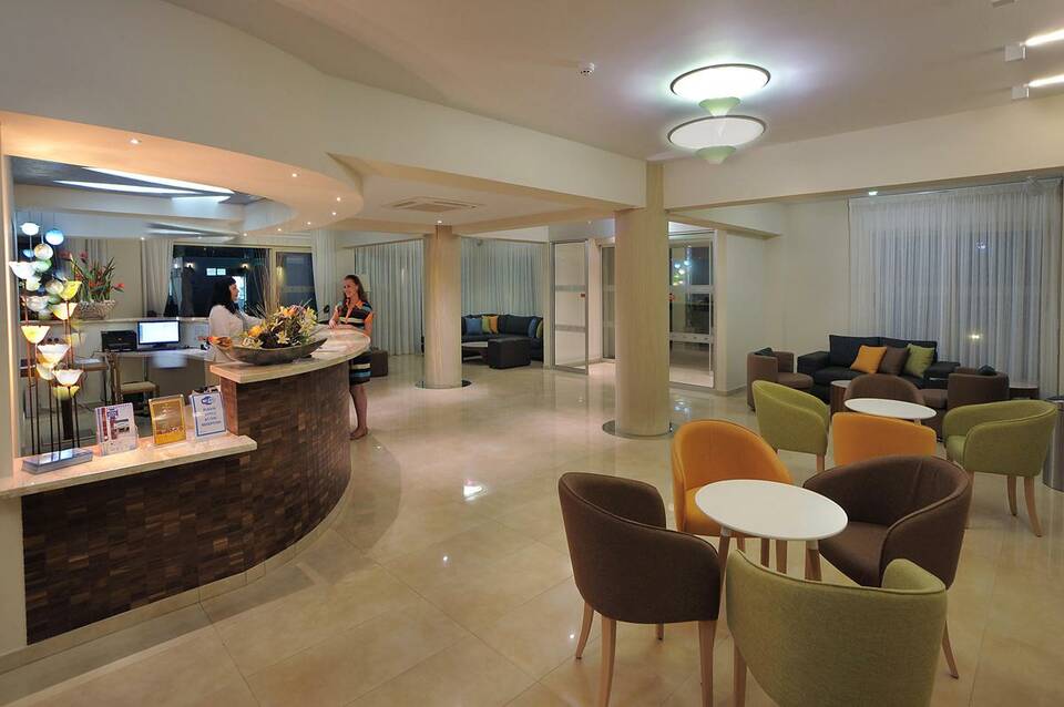 Nelia Gardens Hotel 5