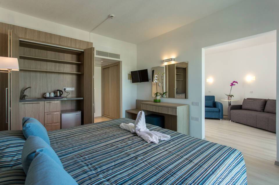 Kapetanios Bay Hotel 4