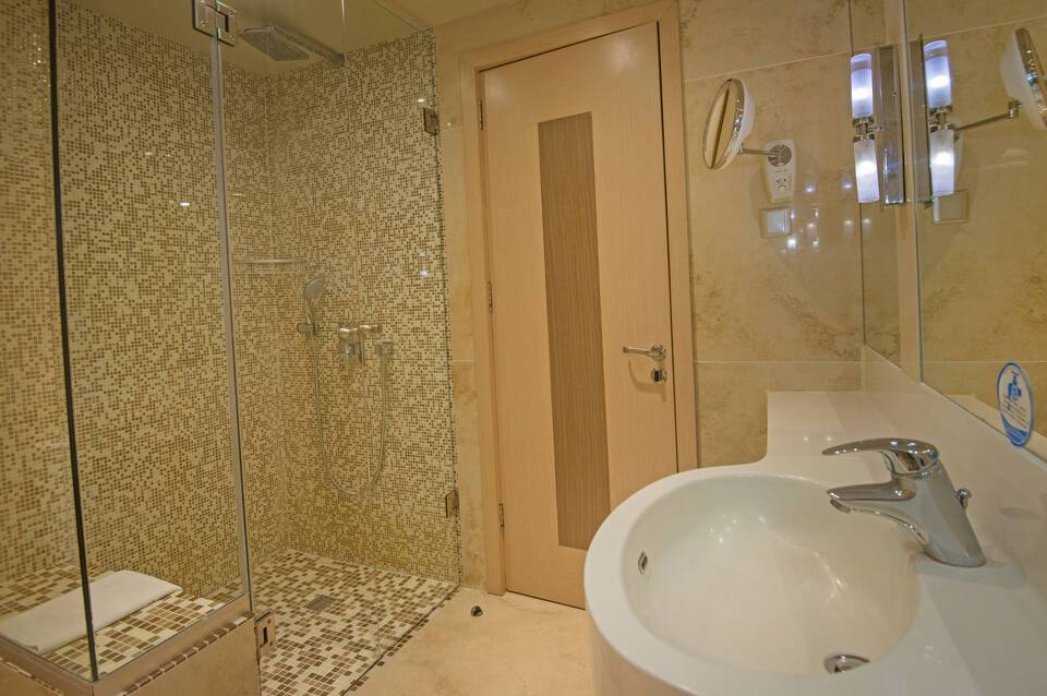 Adams Beach Hotel 3