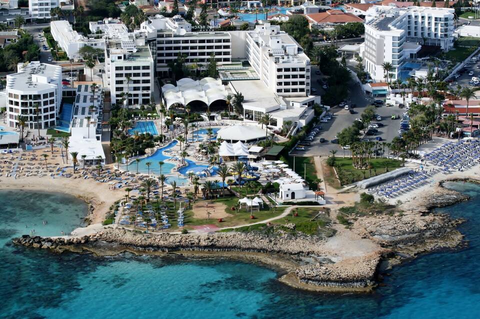 Adams Beach Hotel 4