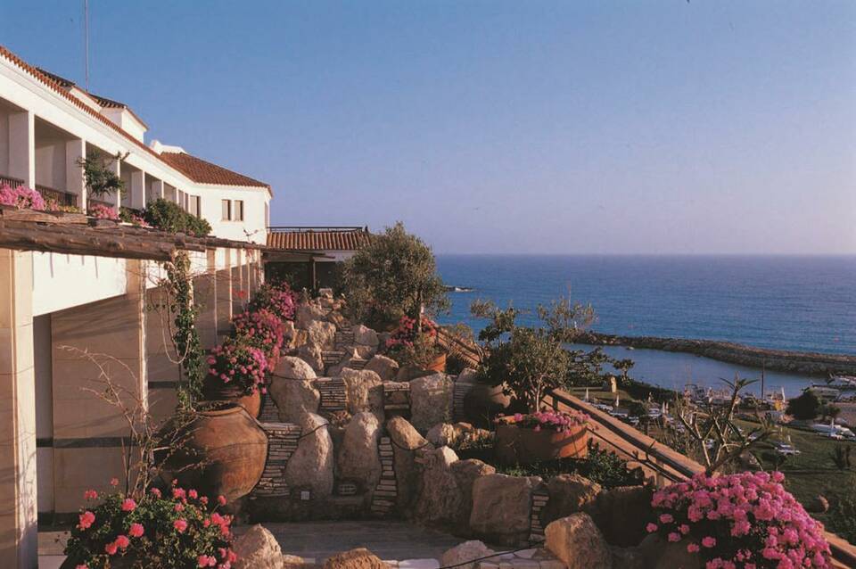 Coral Beach Hotel & Resort 1