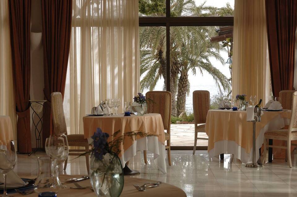 Coral Beach Hotel & Resort 2