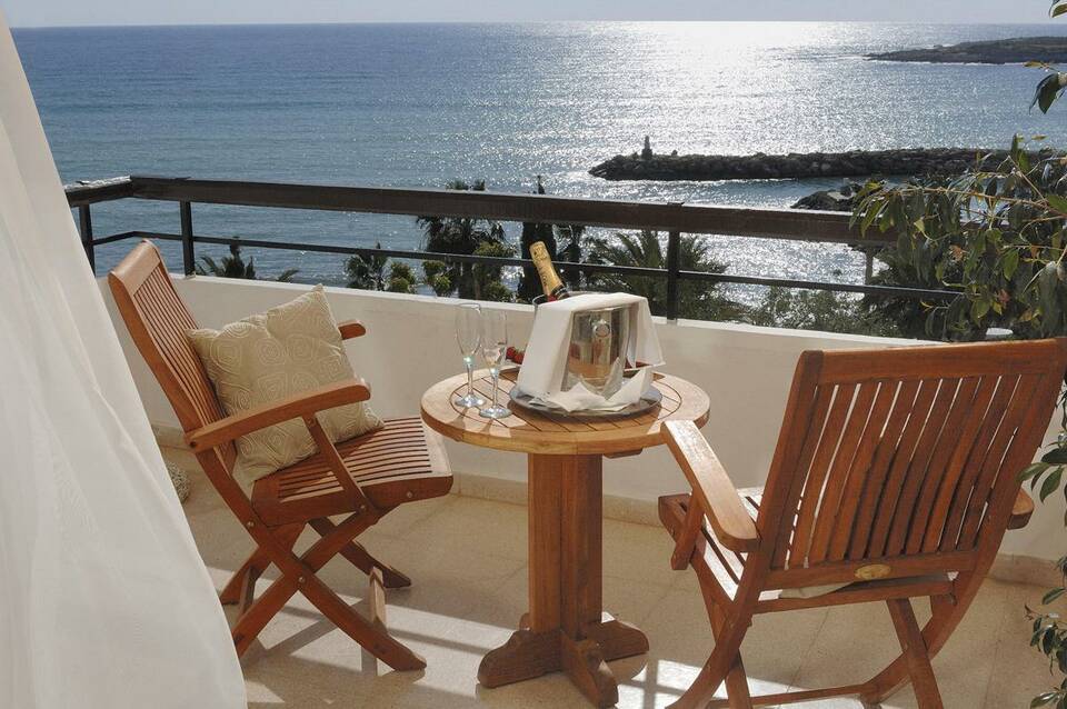 Coral Beach Hotel & Resort 3