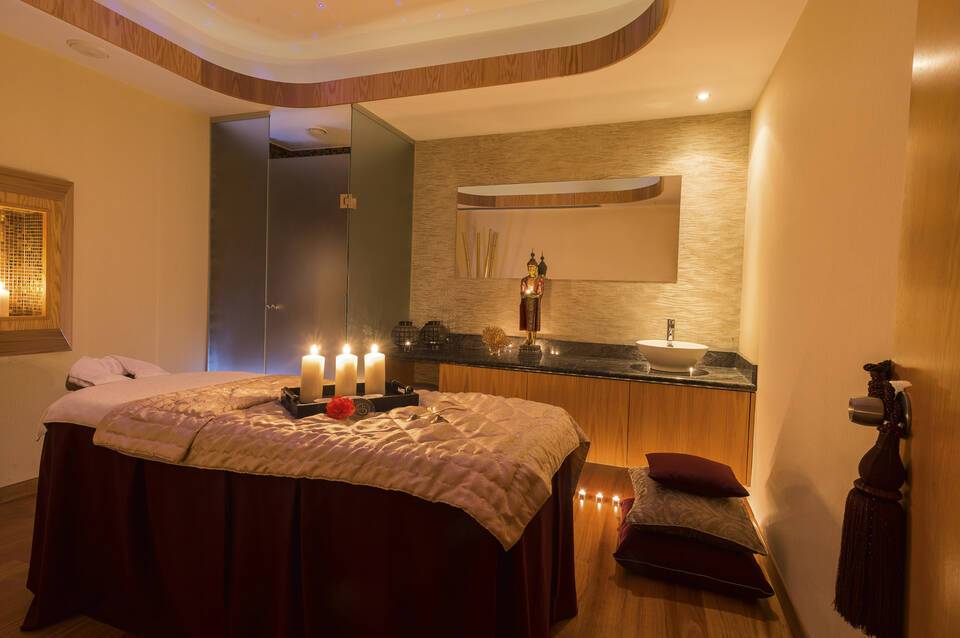 Constantinou Bros Athena Beach Hotel 1
