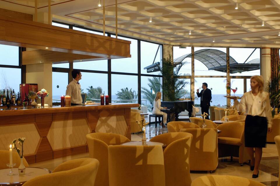 Constantinou Bros Athena Royal Beach Hotel 4