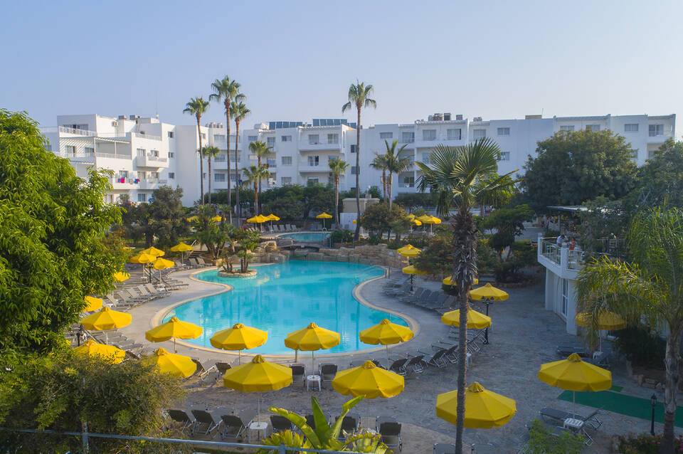 Mayfair Gardens 1