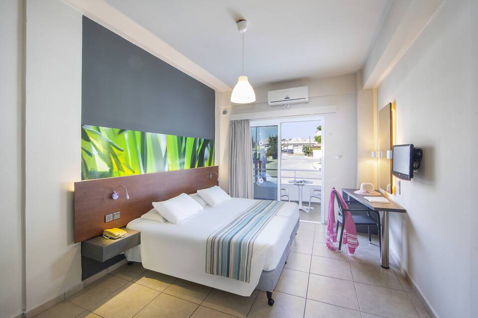 Mayfair Gardens 3