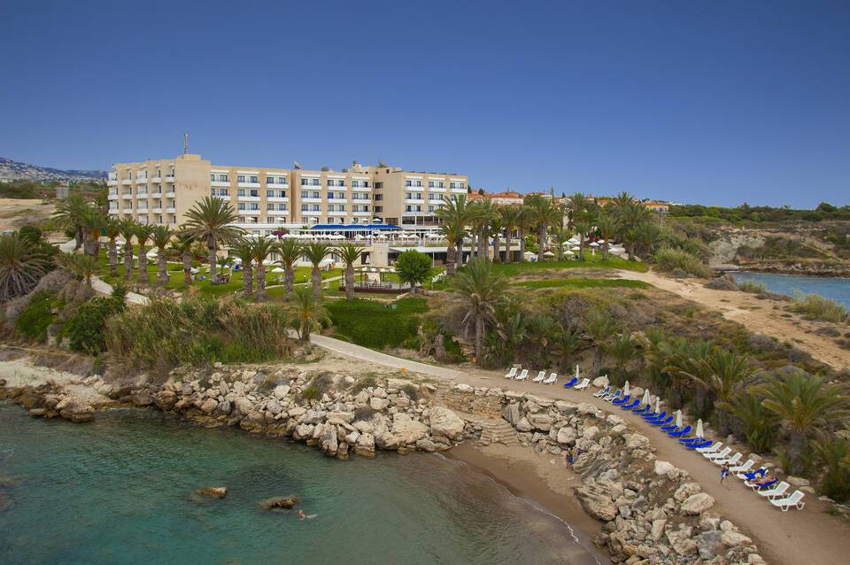 Queen's Bay Hotel 2